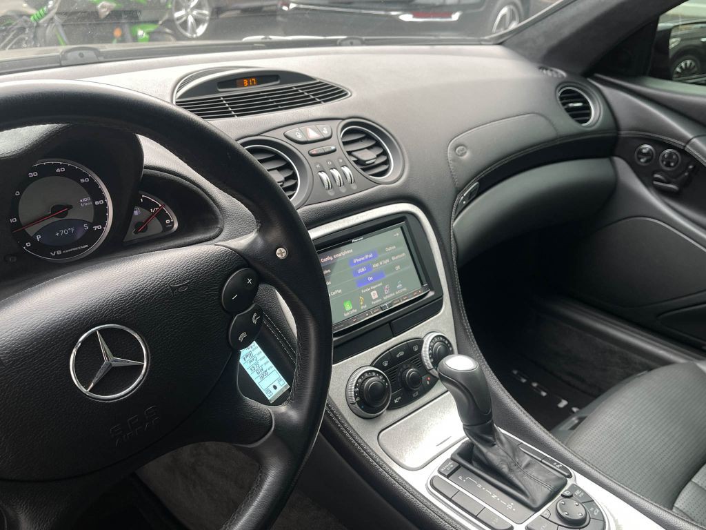 2004 Mercedes-Benz SL-Class Image 25