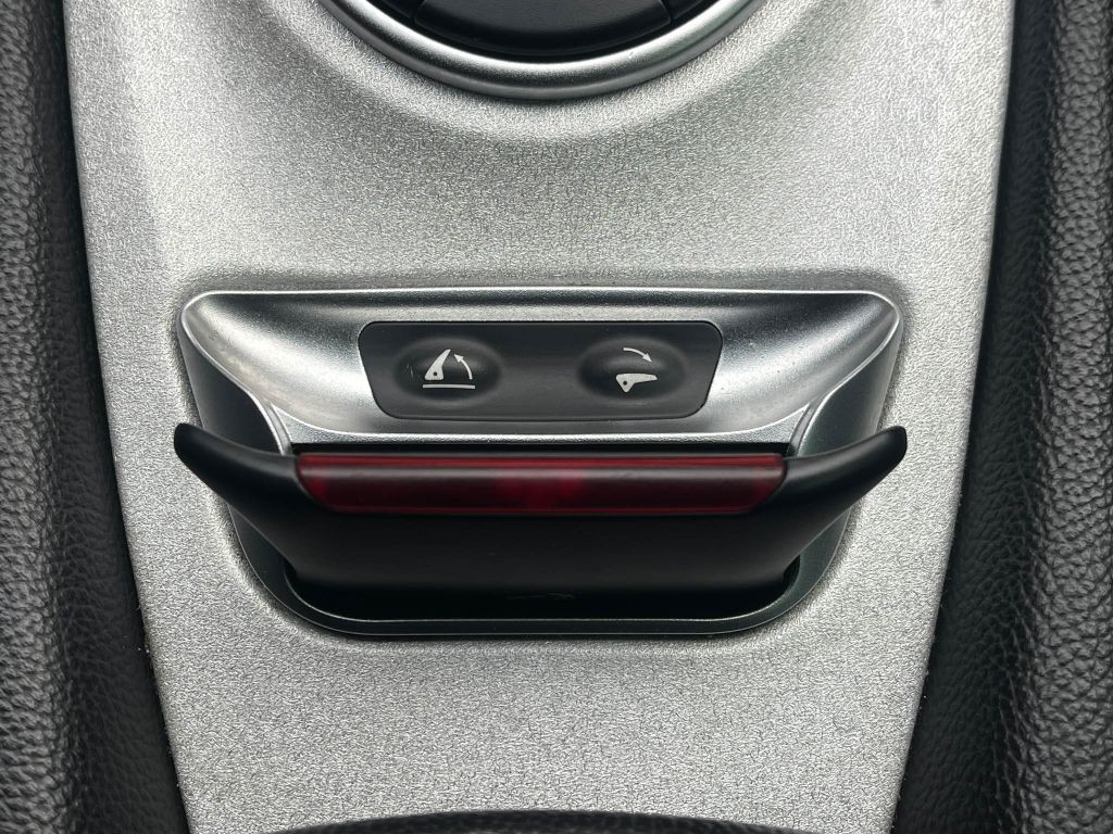 2004 Mercedes-Benz SL-Class Image 33