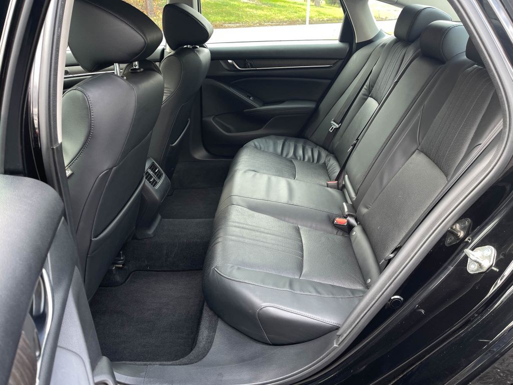 2018 Honda Accord Image 30