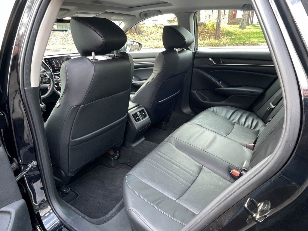 2018 Honda Accord Image 32