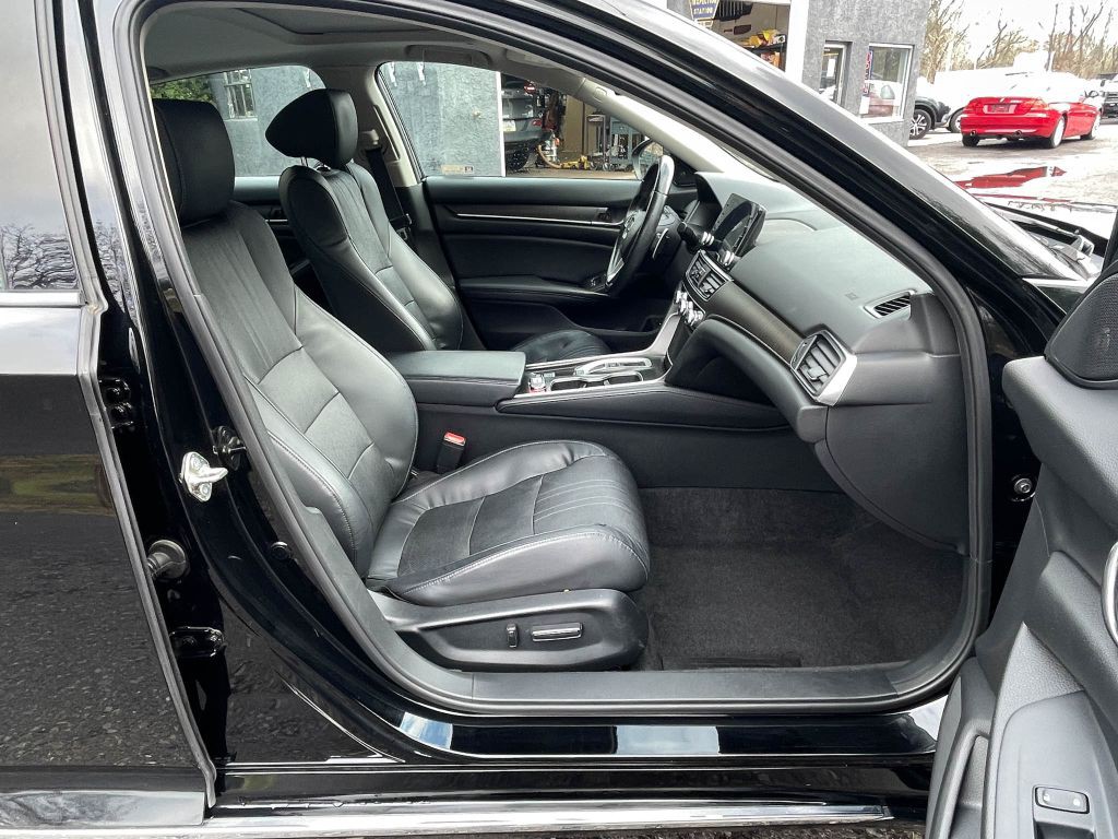 2018 Honda Accord Image 36