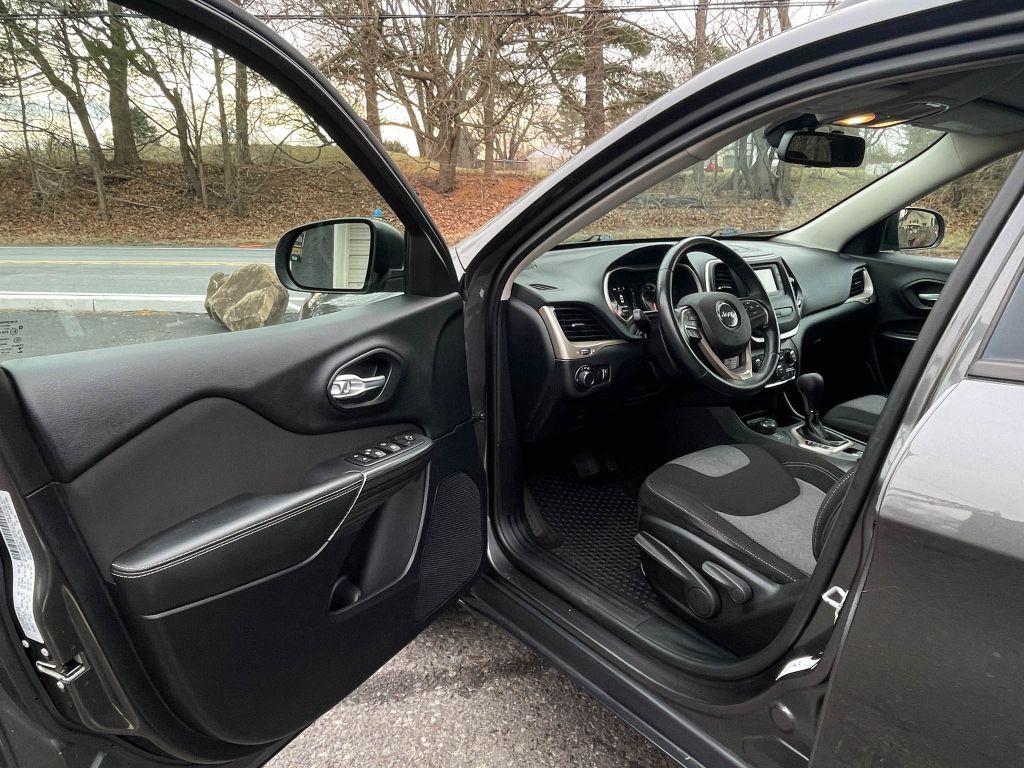 2016 Jeep Cherokee Image 15
