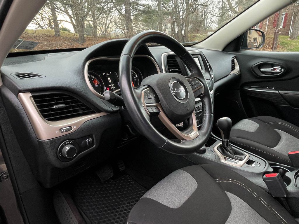 2016 Jeep Cherokee Image 17