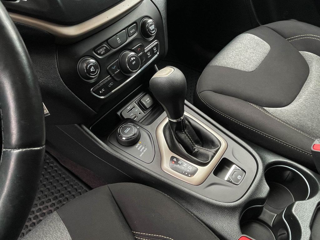 2016 Jeep Cherokee Image 22