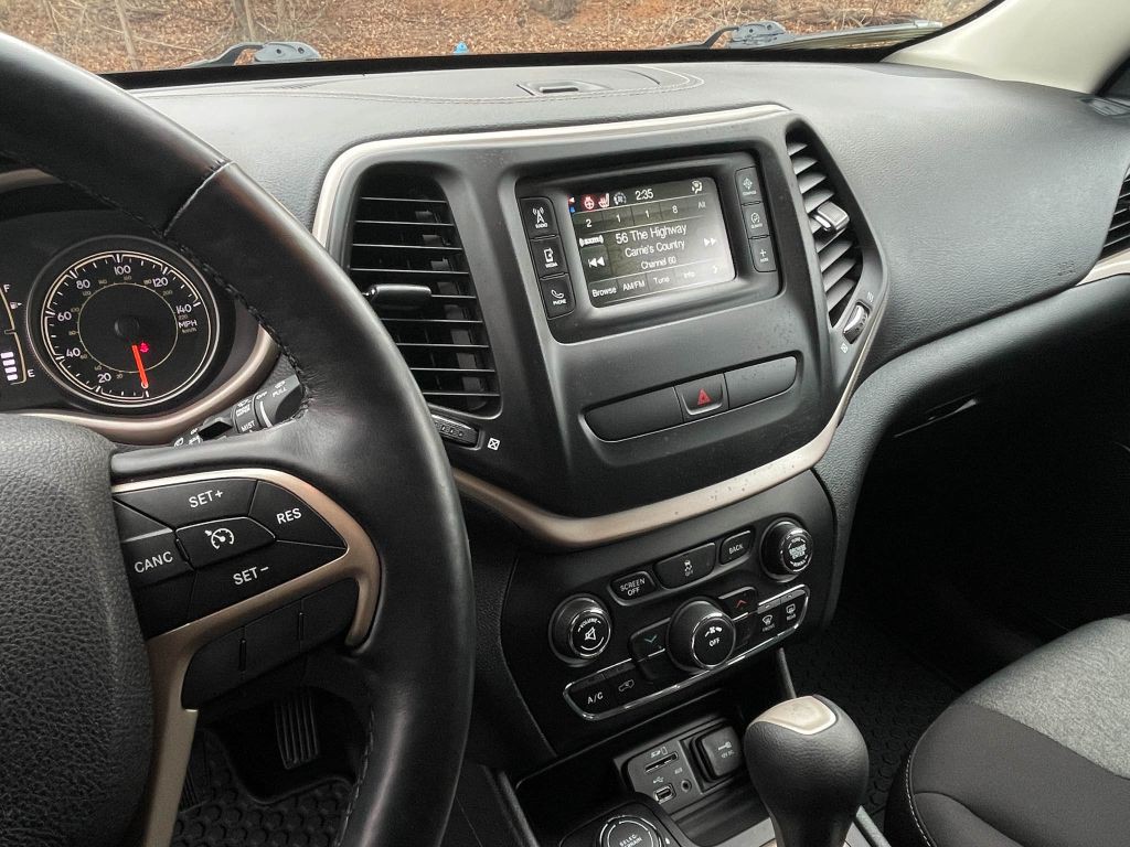 2016 Jeep Cherokee Image 23