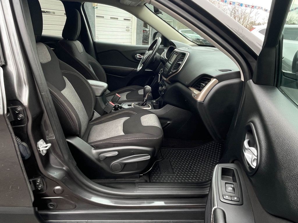 2016 Jeep Cherokee Image 27