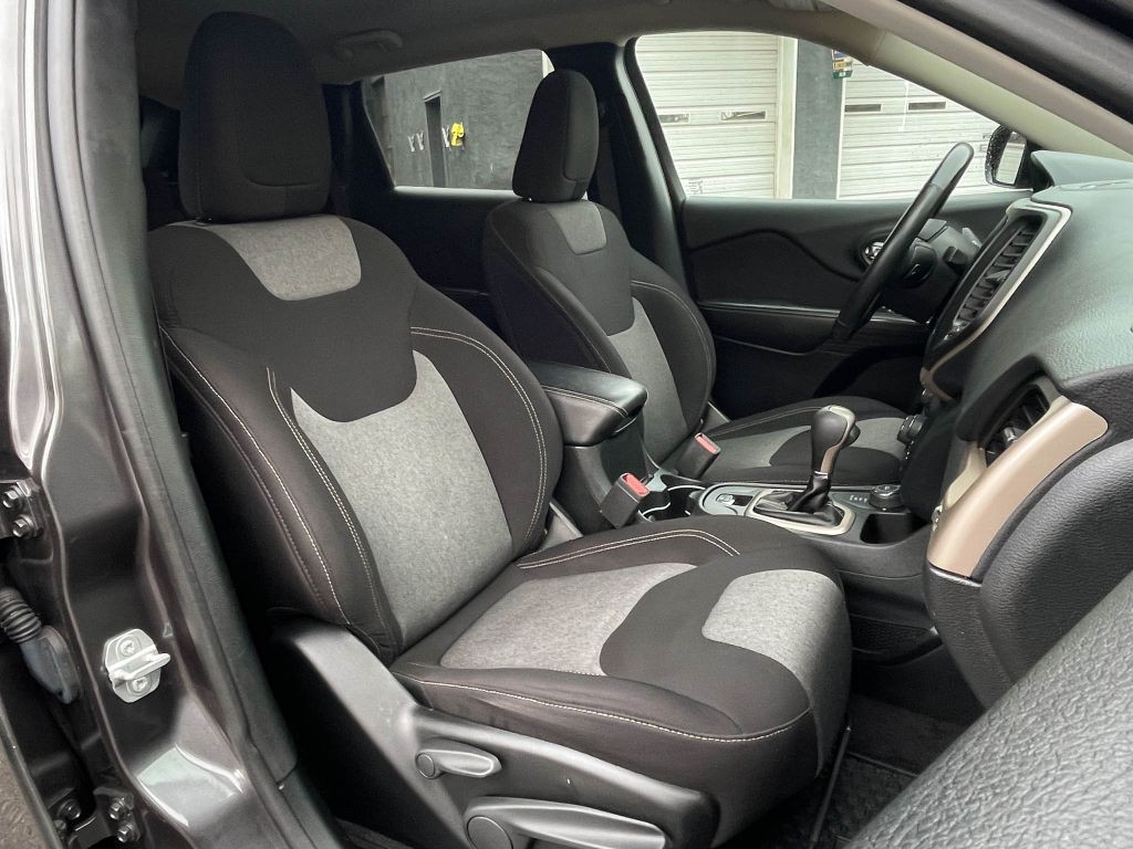 2016 Jeep Cherokee Image 28