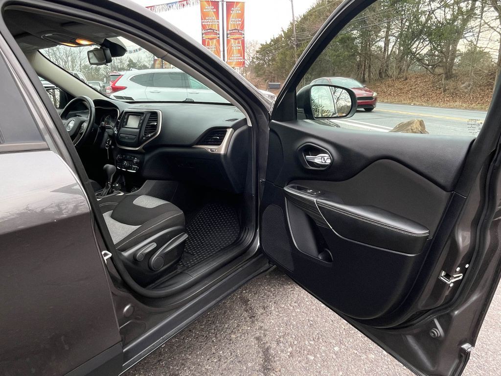 2016 Jeep Cherokee Image 29