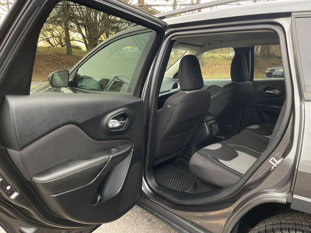2016 Jeep Cherokee Image 30