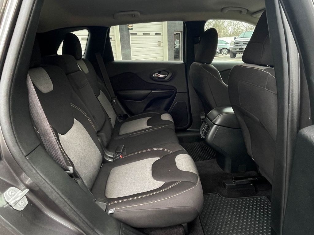 2016 Jeep Cherokee Image 34