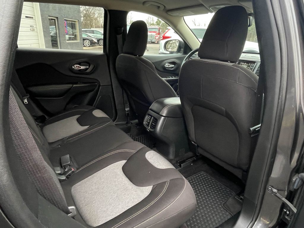 2016 Jeep Cherokee Image 35