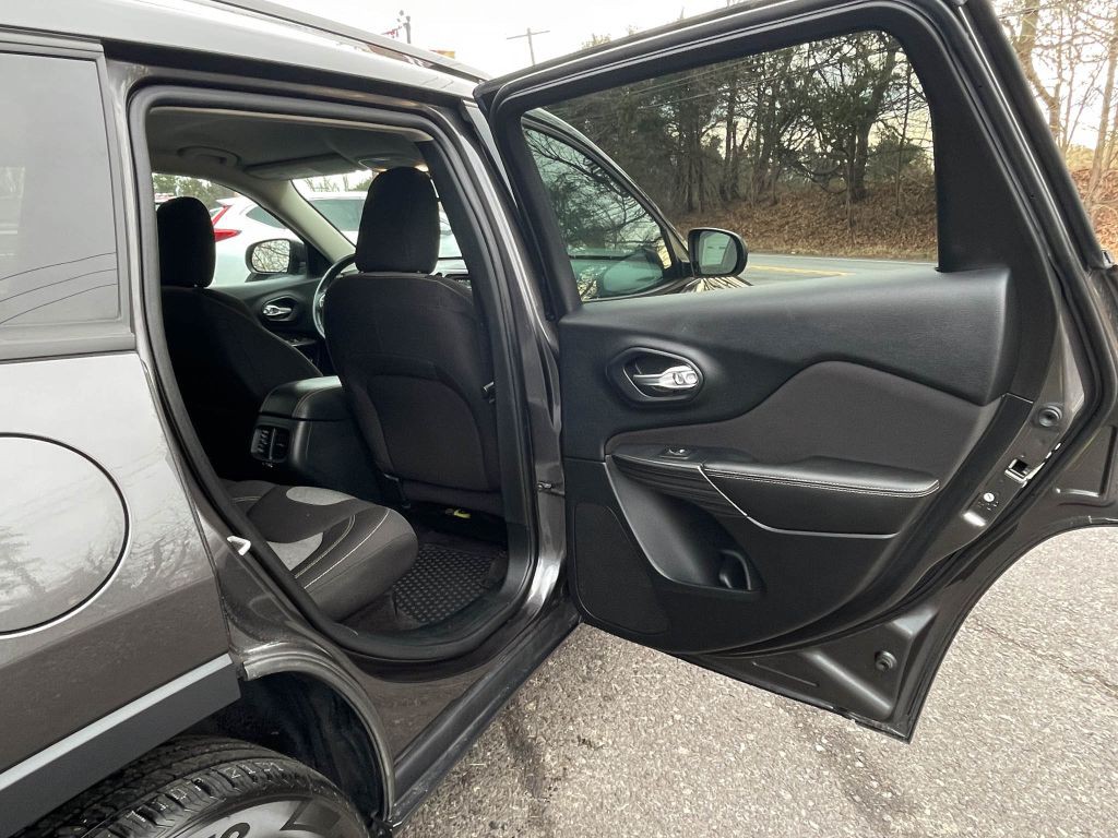 2016 Jeep Cherokee Image 36