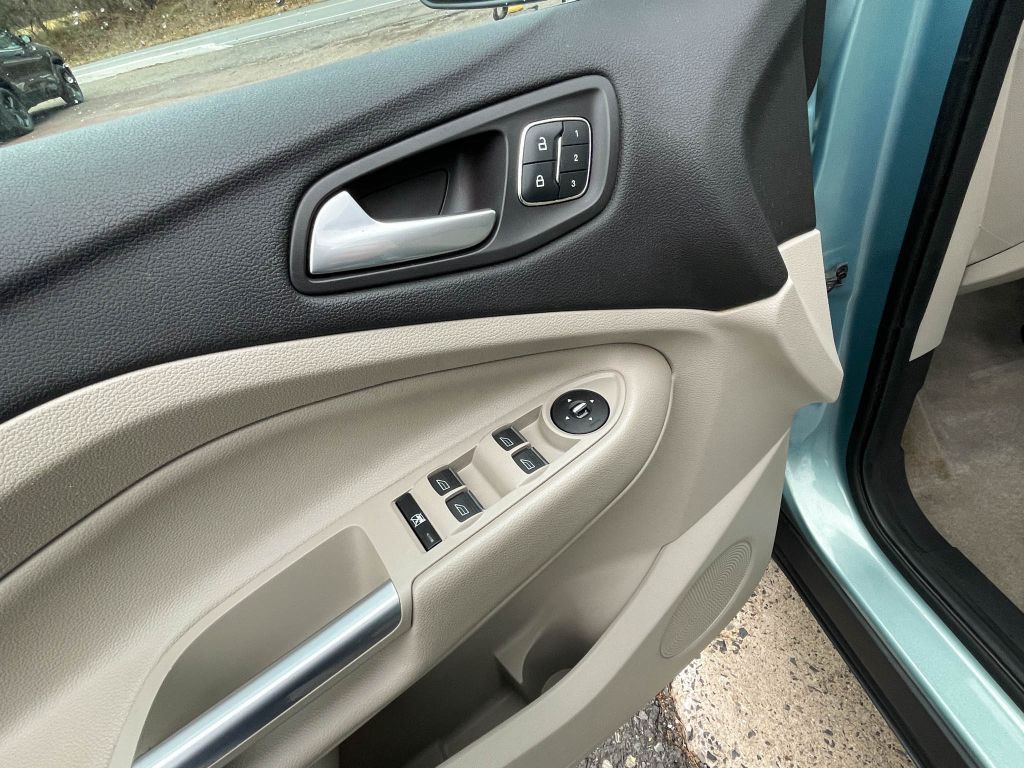 2013 Ford Escape Image 16