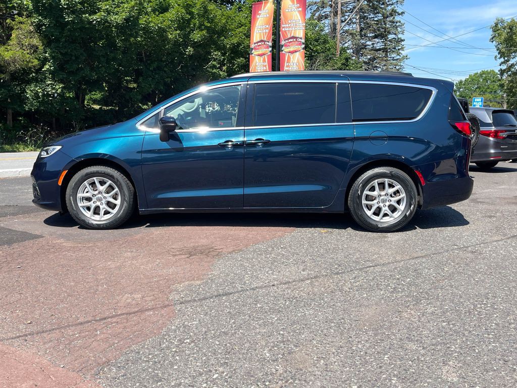 2022 Chrysler Pacifica Image 2