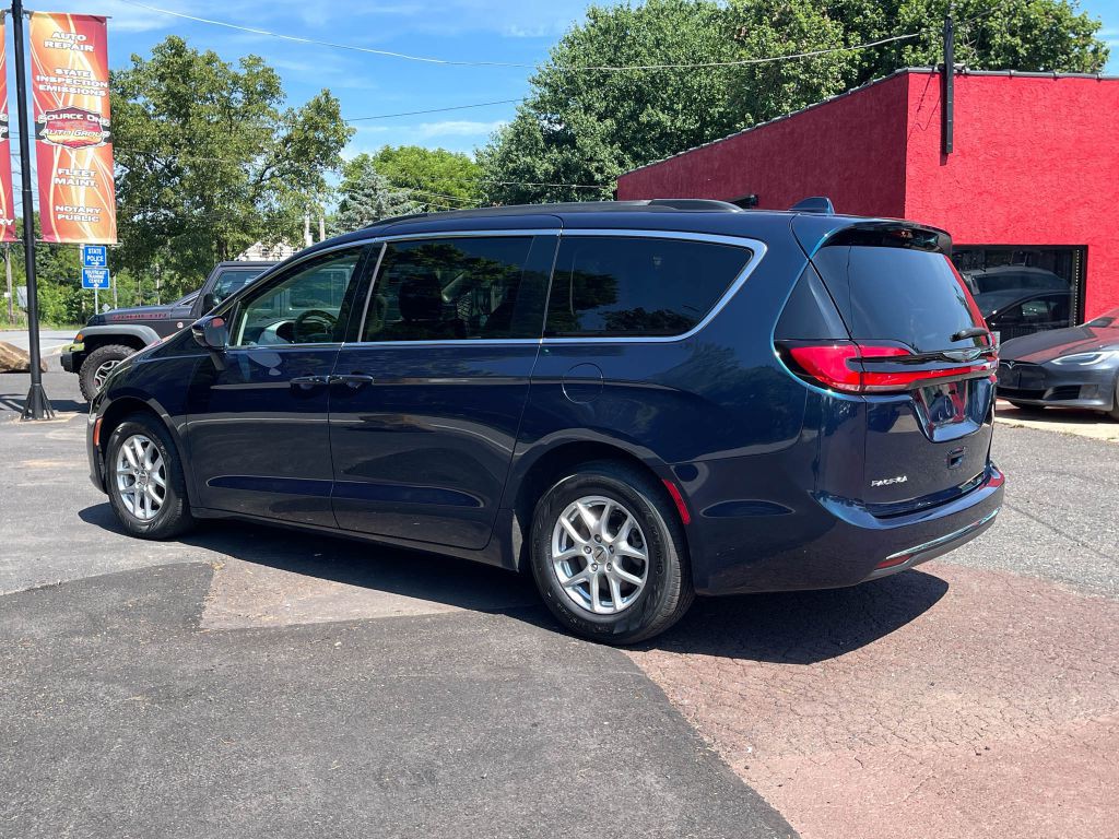 2022 Chrysler Pacifica Image 3