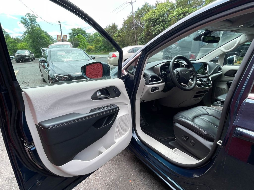 2022 Chrysler Pacifica Image 13