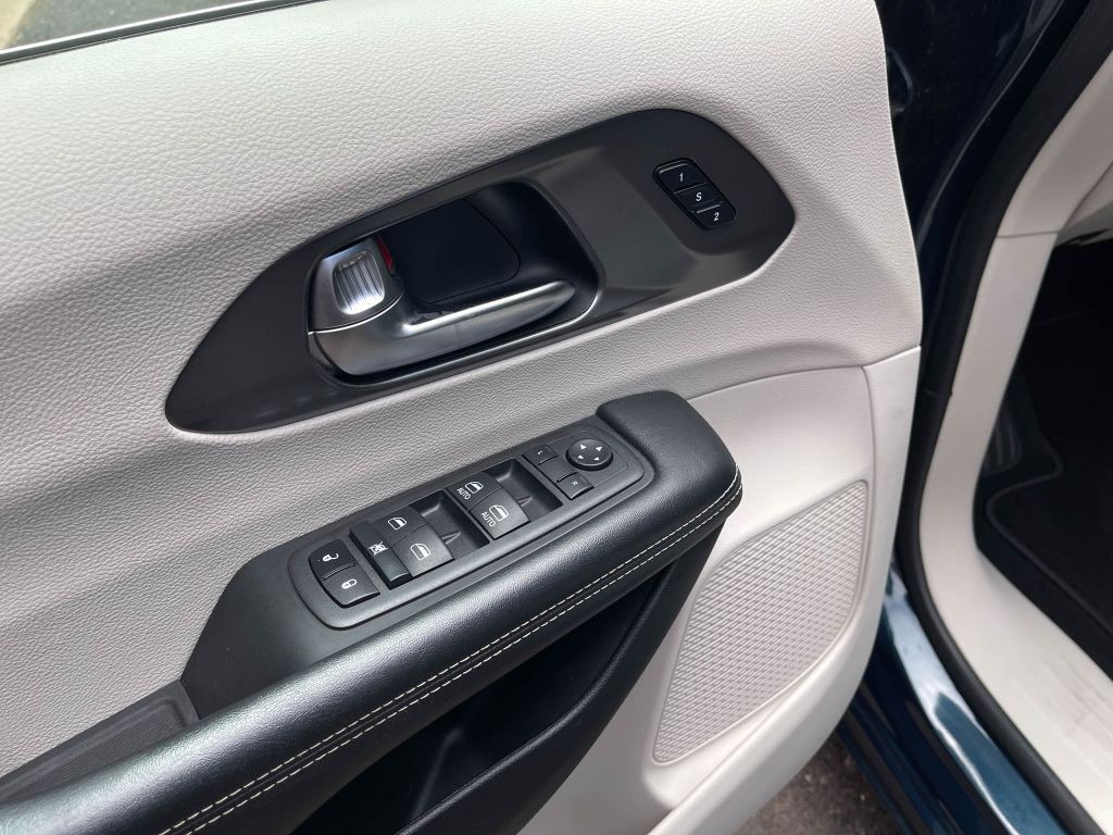 2022 Chrysler Pacifica Image 14