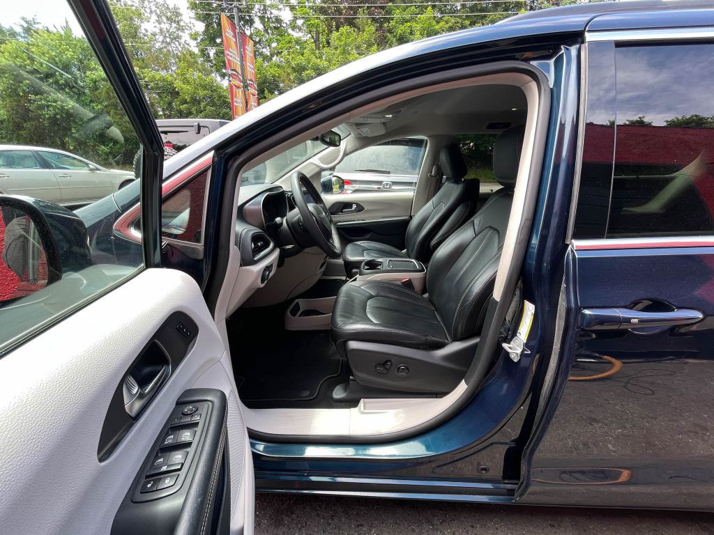 2022 Chrysler Pacifica Image 15