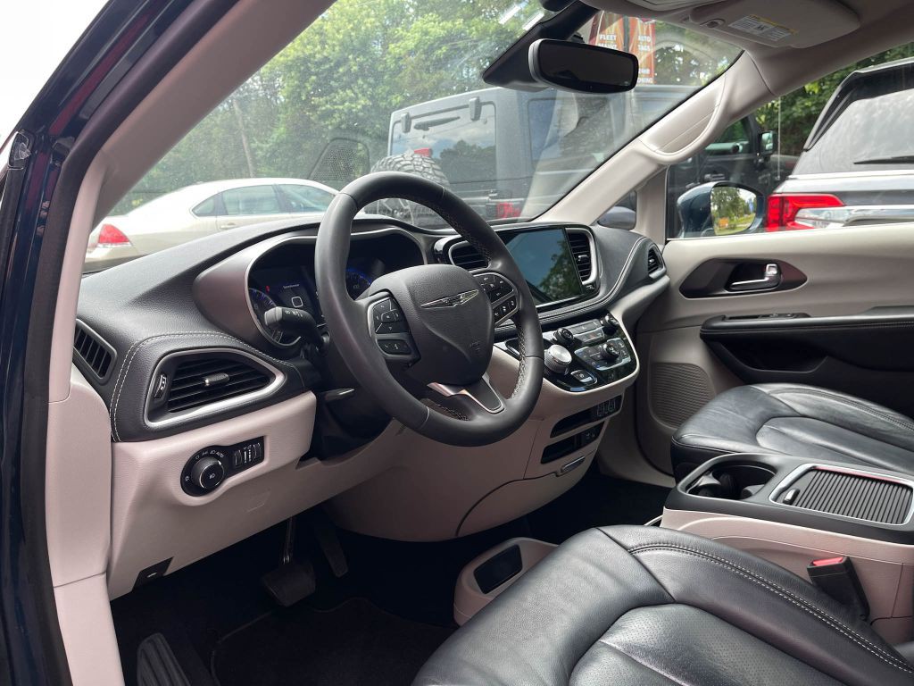 2022 Chrysler Pacifica Image 18