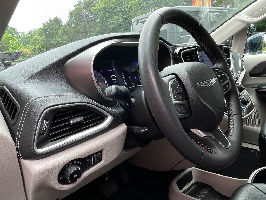 2022 Chrysler Pacifica Image 19