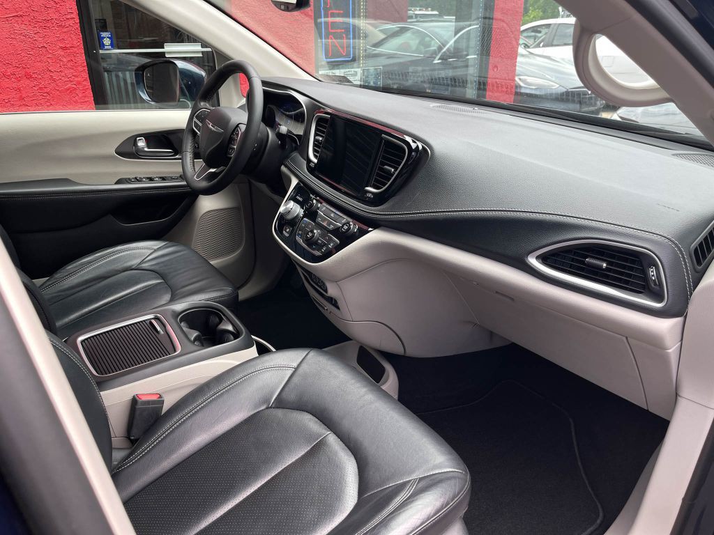 2022 Chrysler Pacifica Image 30