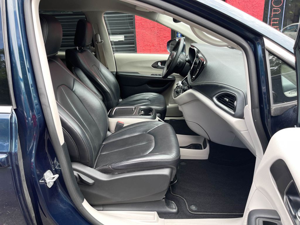 2022 Chrysler Pacifica Image 32