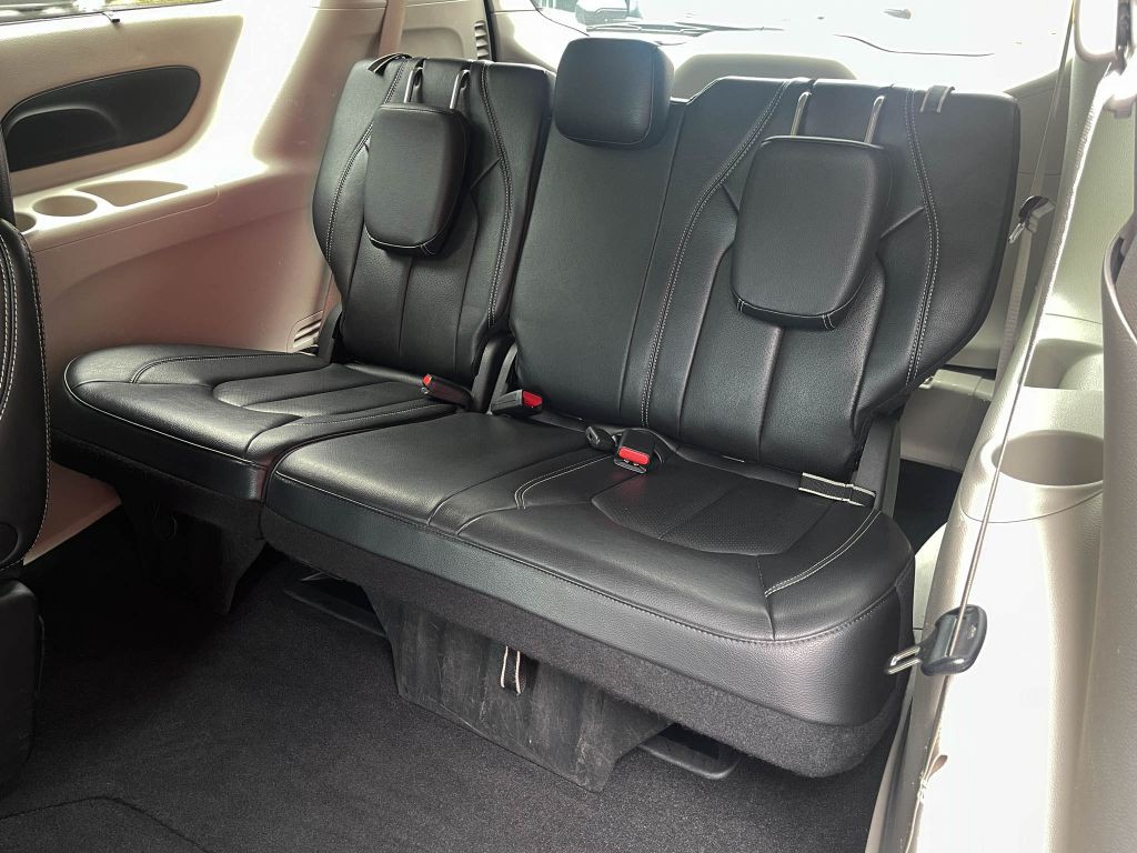 2022 Chrysler Pacifica Image 38