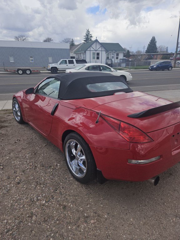 2005 Nissan 350Z Image 2