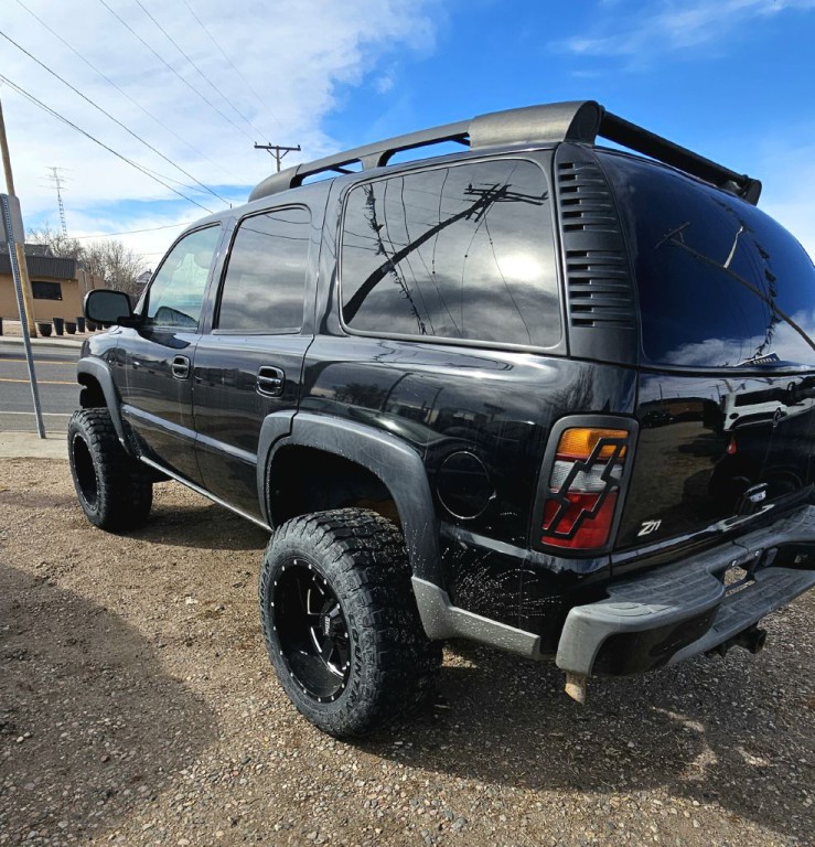 2003 Chevrolet Tahoe Image 2