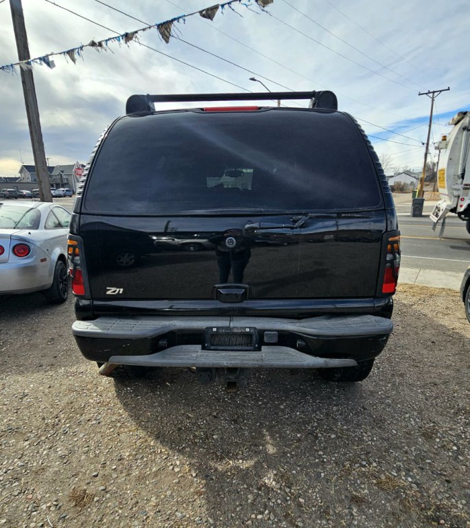 2003 Chevrolet Tahoe Image 3