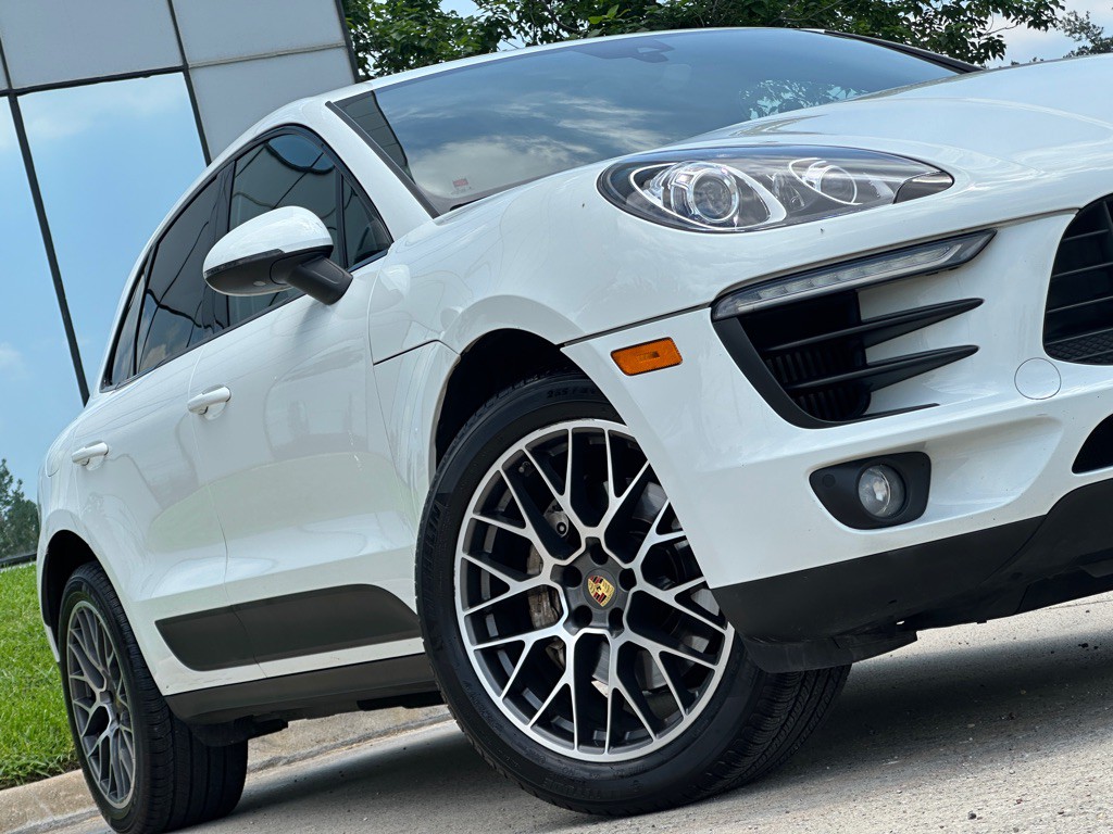 2017 Porsche Macan Image 8