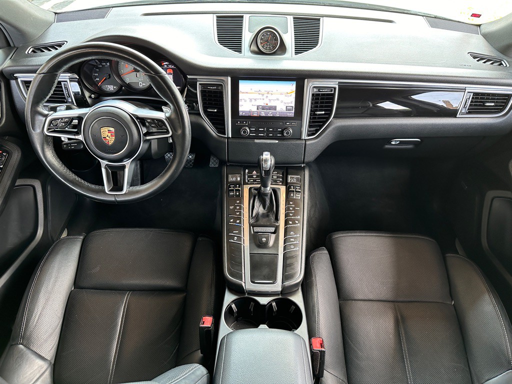 2017 Porsche Macan Image 9