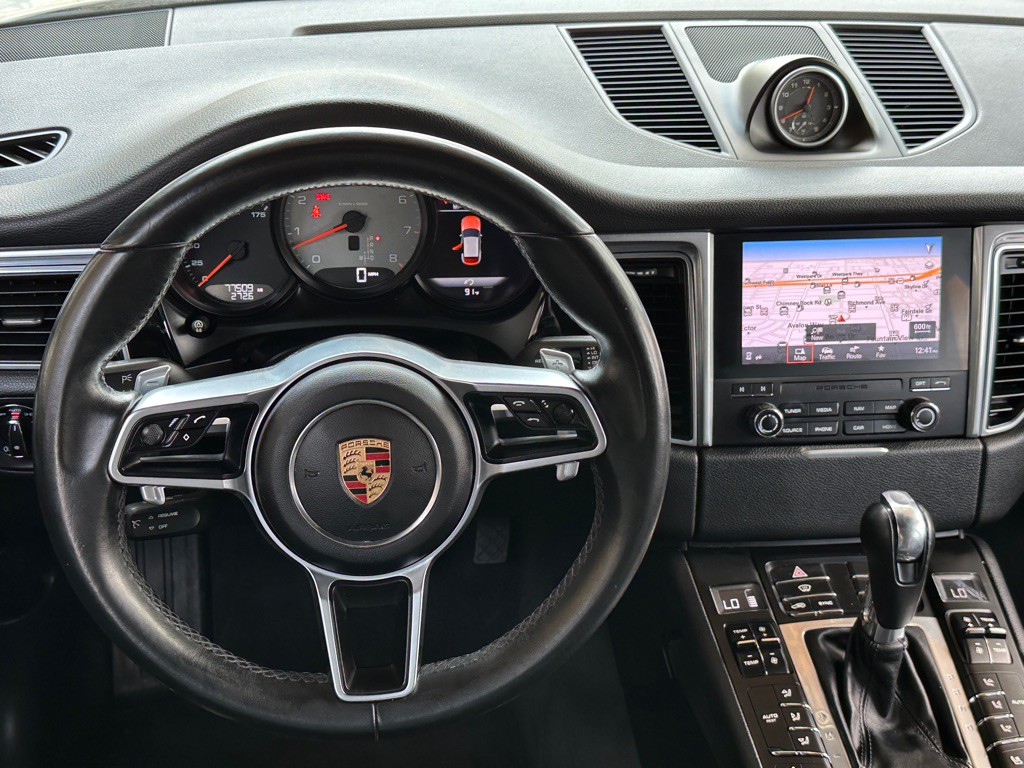 2017 Porsche Macan Image 10