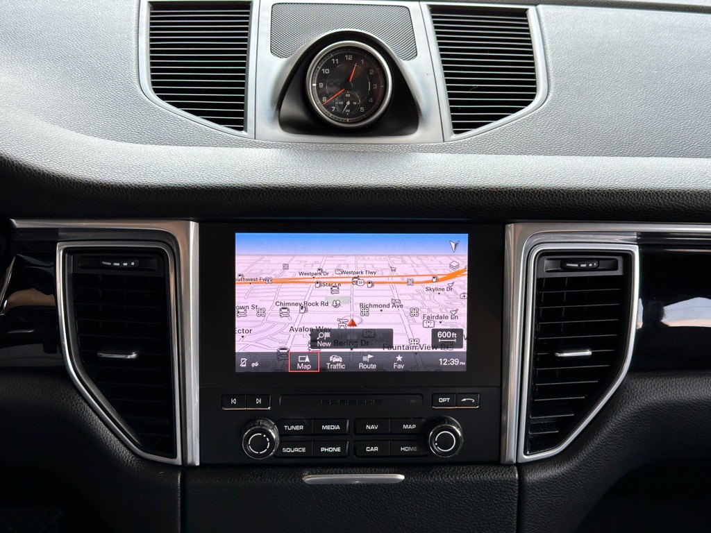 2017 Porsche Macan Image 14