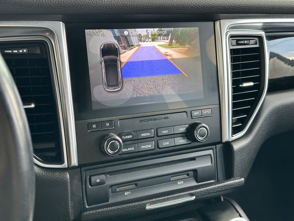 2017 Porsche Macan Image 15