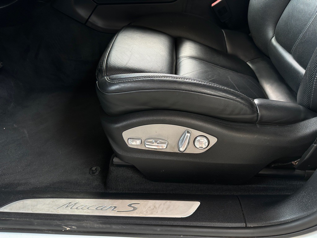2017 Porsche Macan Image 22