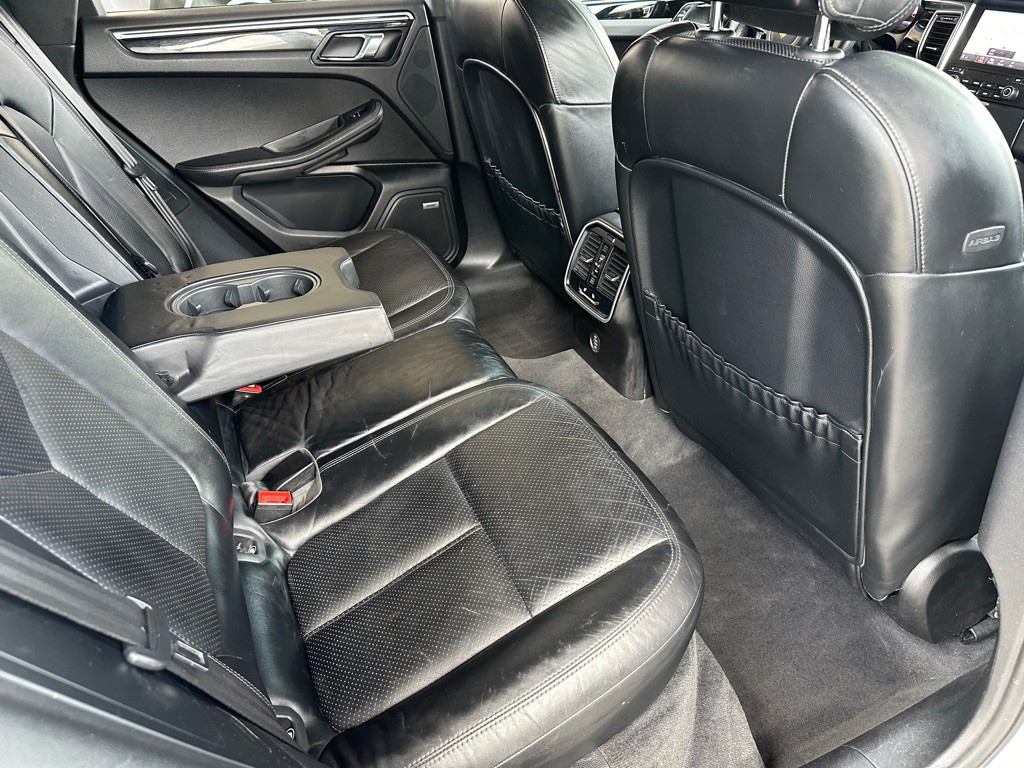 2017 Porsche Macan Image 27