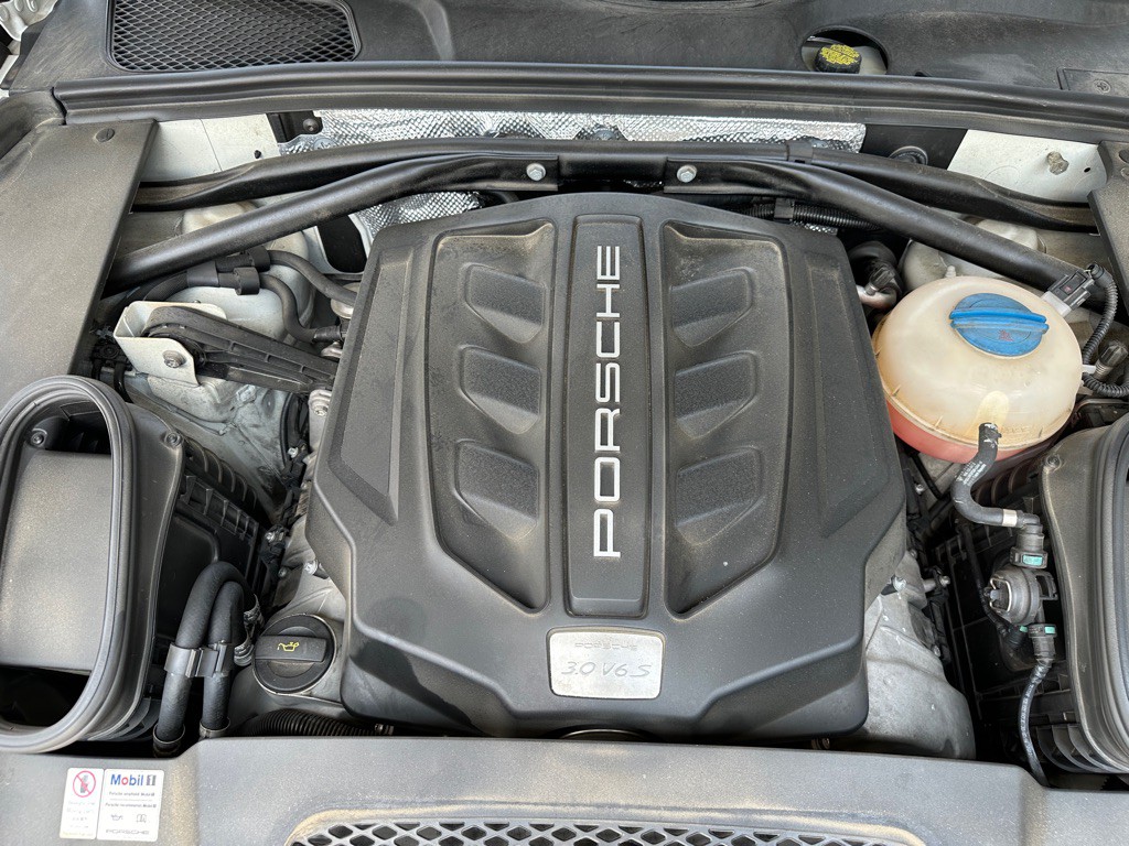2017 Porsche Macan Image 33