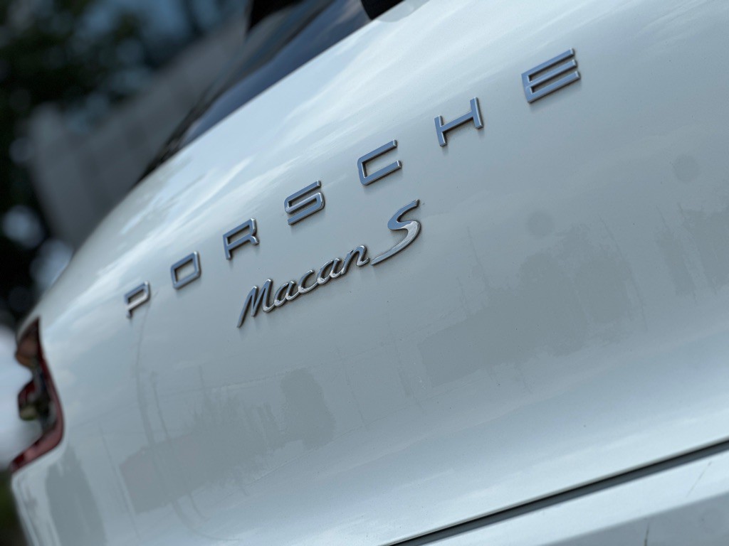 2017 Porsche Macan Image 34