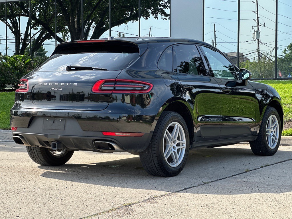 2017 Porsche Macan Image 2