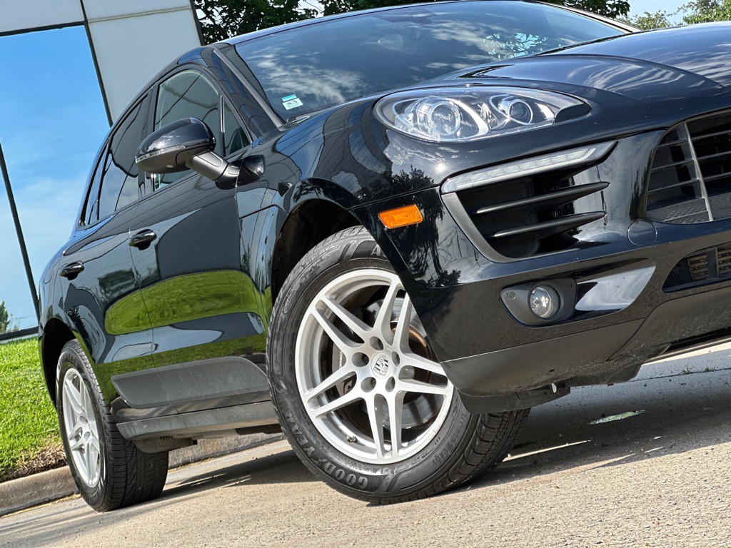 2017 Porsche Macan Image 8