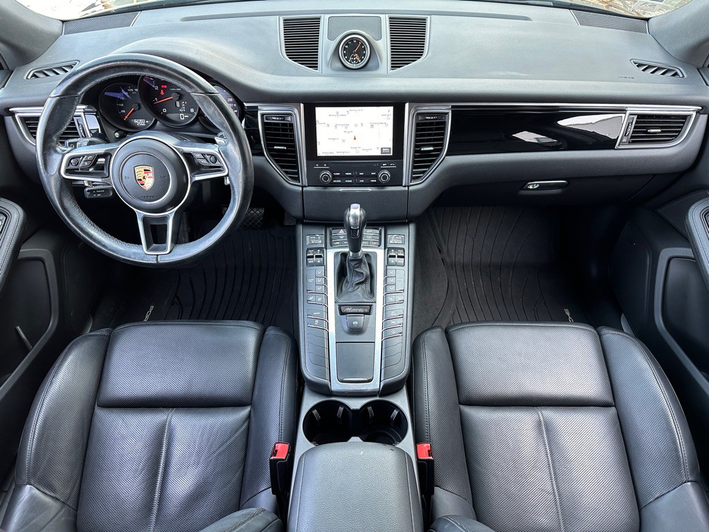 2017 Porsche Macan Image 9