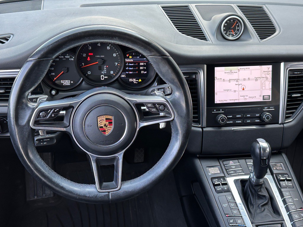 2017 Porsche Macan Image 10