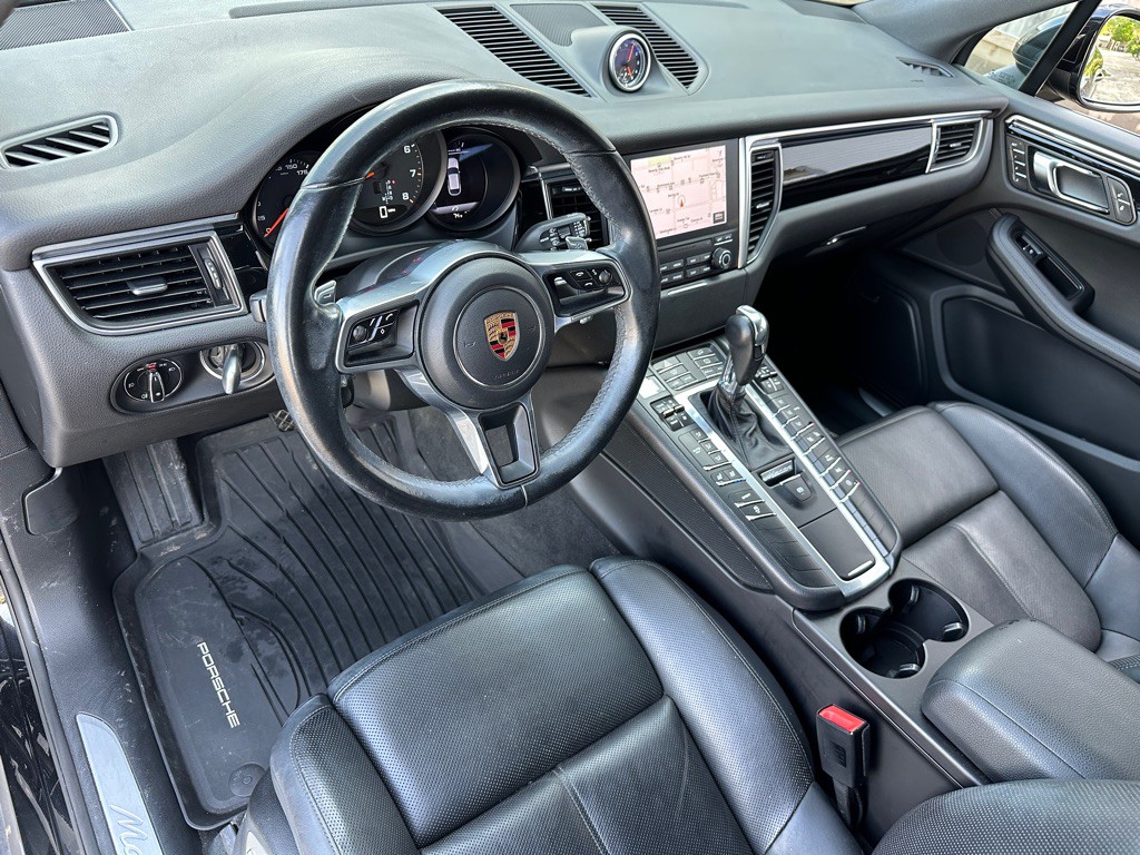 2017 Porsche Macan Image 12