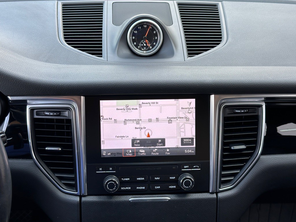 2017 Porsche Macan Image 14
