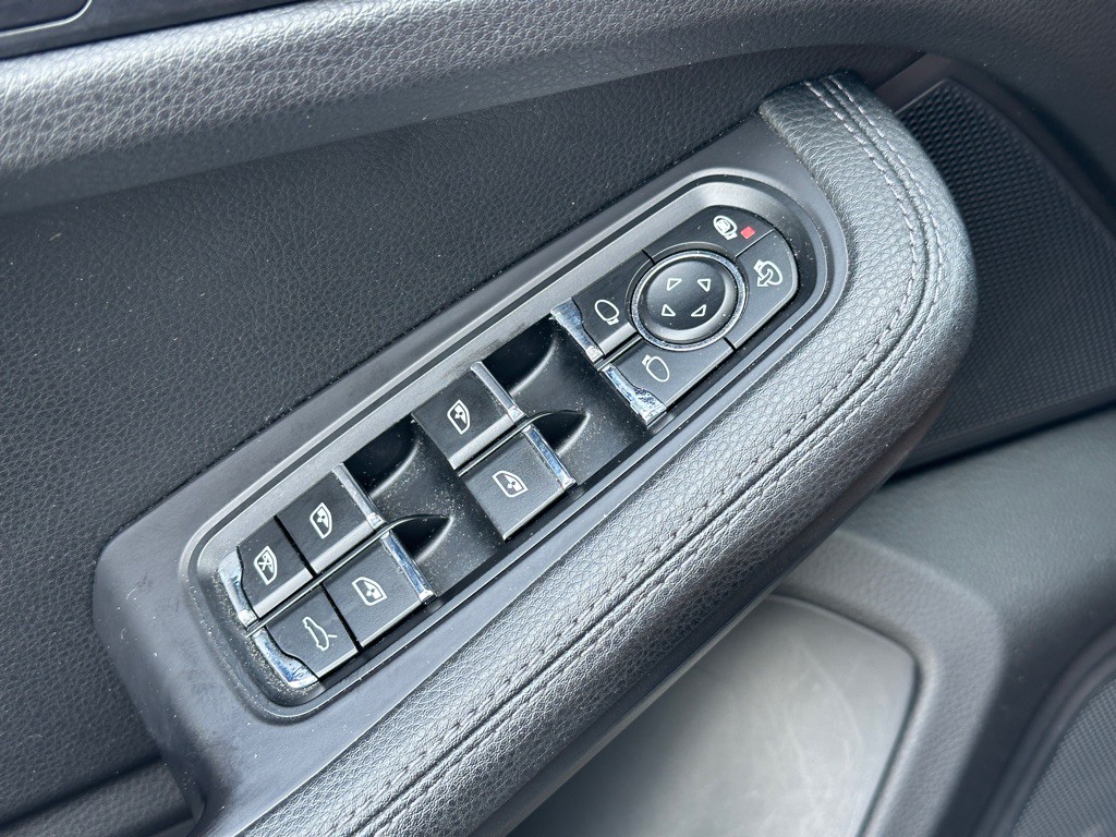 2017 Porsche Macan Image 19