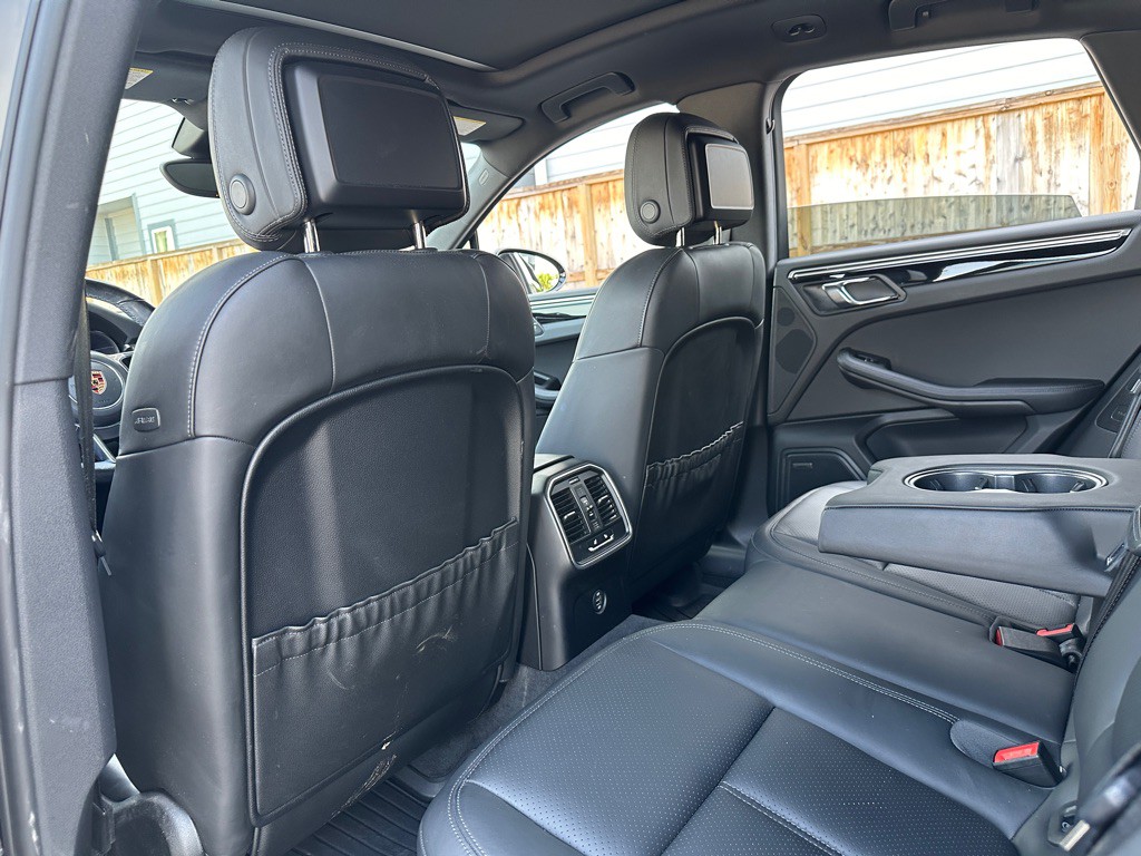 2017 Porsche Macan Image 28