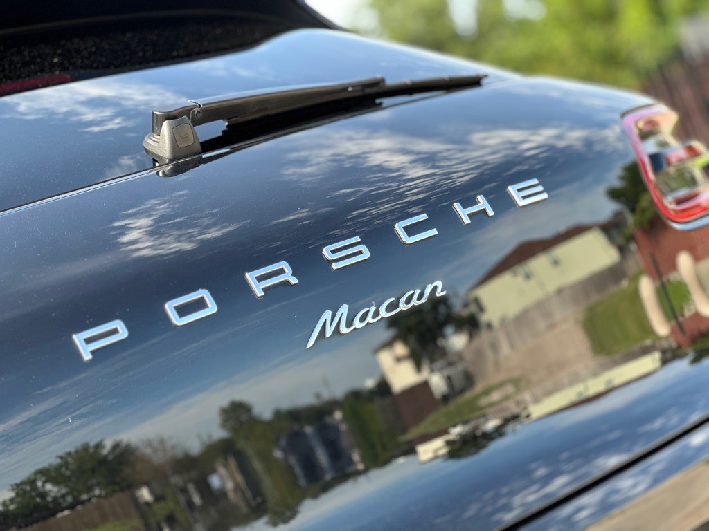 2017 Porsche Macan Image 32