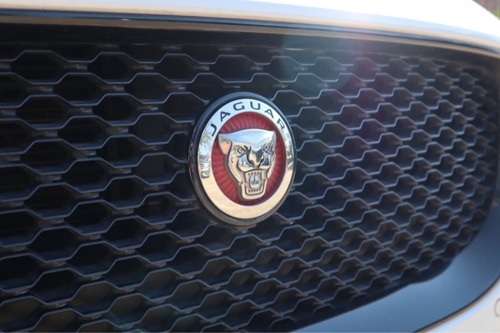 2017 Jaguar XE Image 12