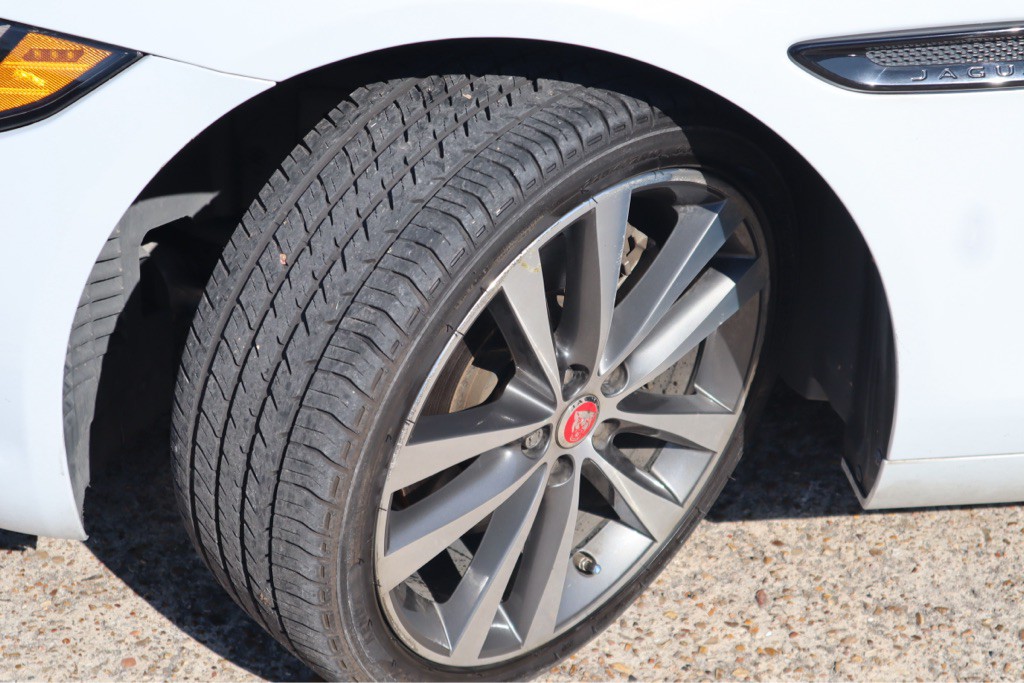 2017 Jaguar XE Image 15
